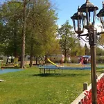 Camping Le Parc De Paris 3* Villevaude