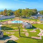 Отель Le Parc De Paris Villevaude