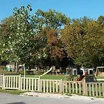 Camping Le Parc De Paris 3* Villevaude