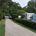 Camping Le Parc De Paris Hotel Villevaude