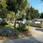 Camping Le Parc De Paris Hotel 3*