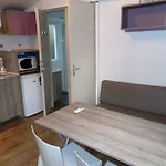 Camping Le Parc De Paris Hotel