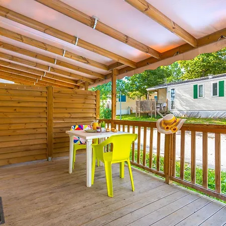 Camping Le Parc De Paris Hotel