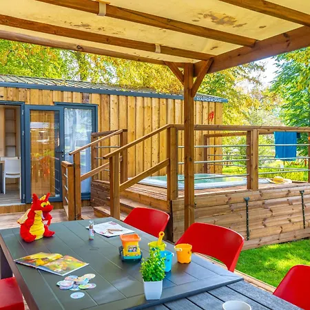 Camping Le Parc De Paris Hotel 3*