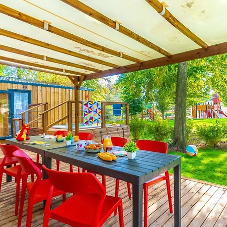 Camping Le Parc De Paris Hotel 3*