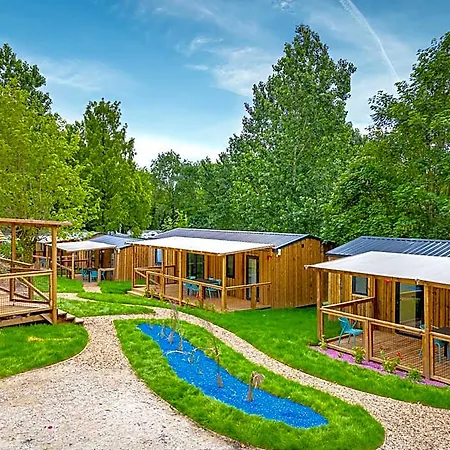 Camping Le Parc De Paris Hotell 3*