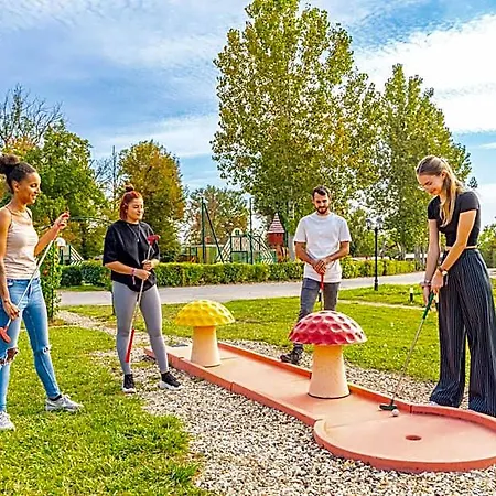 Camping Le Parc De Paris Hotell