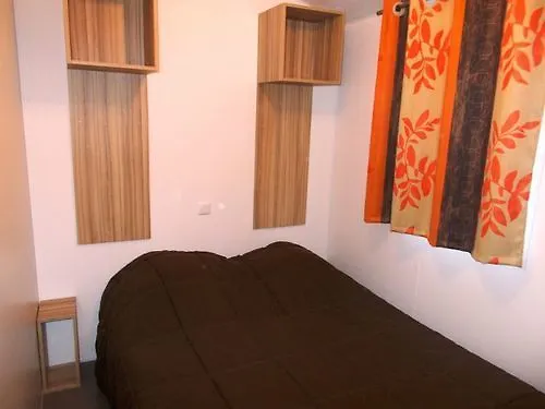 Camping Le Parc De Paris Hotel 3*